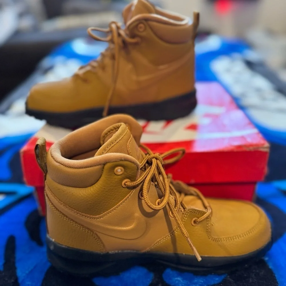 Kids Boys/Girls Brown Nike Manoa Boots Size 3Y Brand New